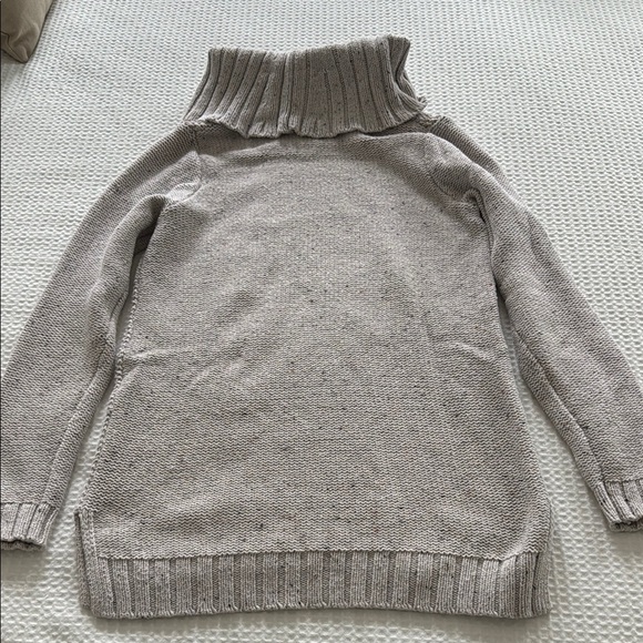 Cozy Gray Cable Knit Turtleneck Sweater - Picture 4 of 4